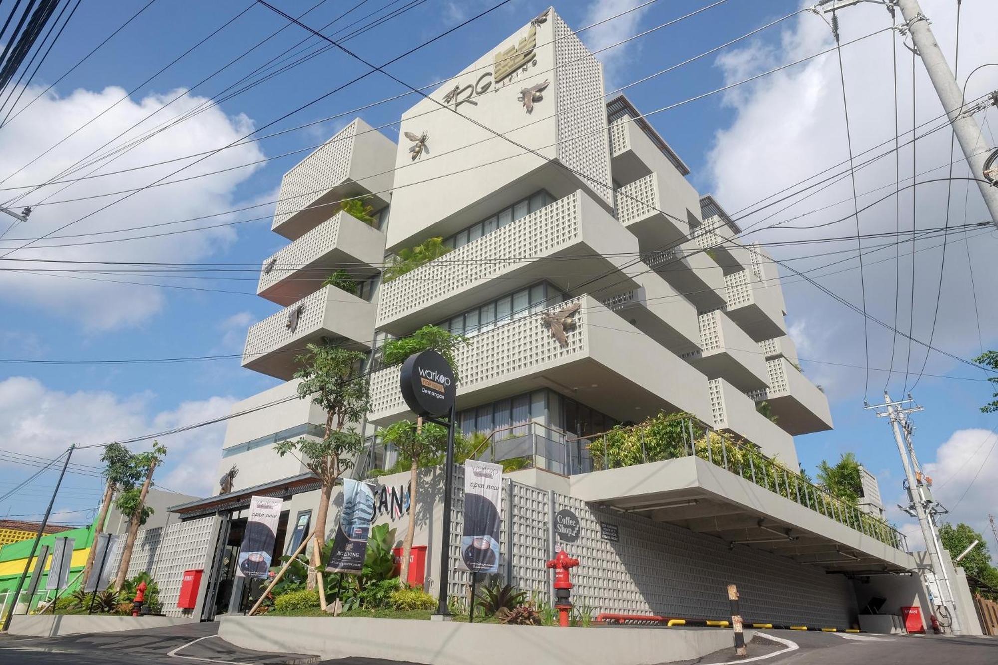 Sans Hotel Rg Living Jogja By Reddoorz Pakualaman 外观 照片