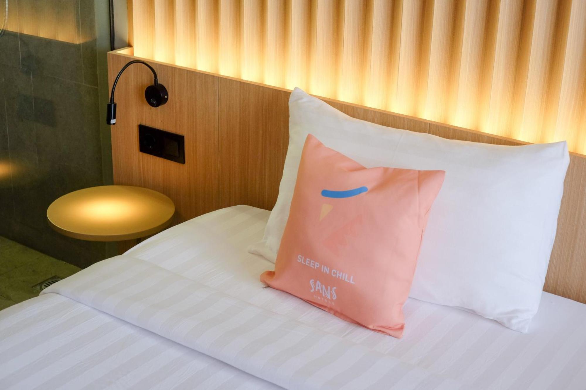 Sans Hotel Rg Living Jogja By Reddoorz Pakualaman 外观 照片
