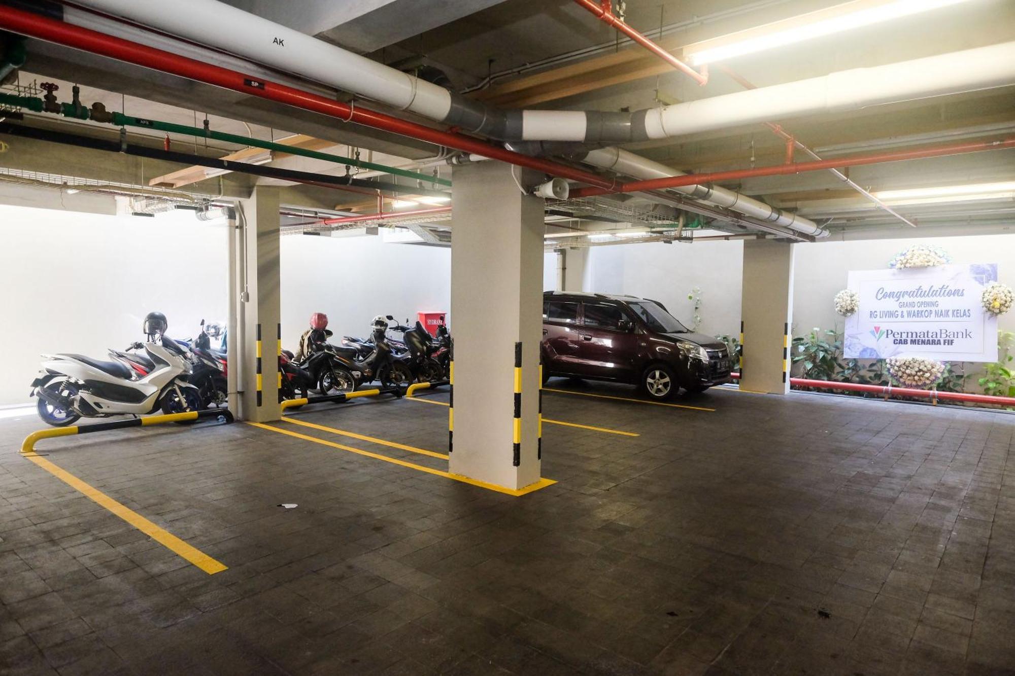 Sans Hotel Rg Living Jogja By Reddoorz Pakualaman 外观 照片