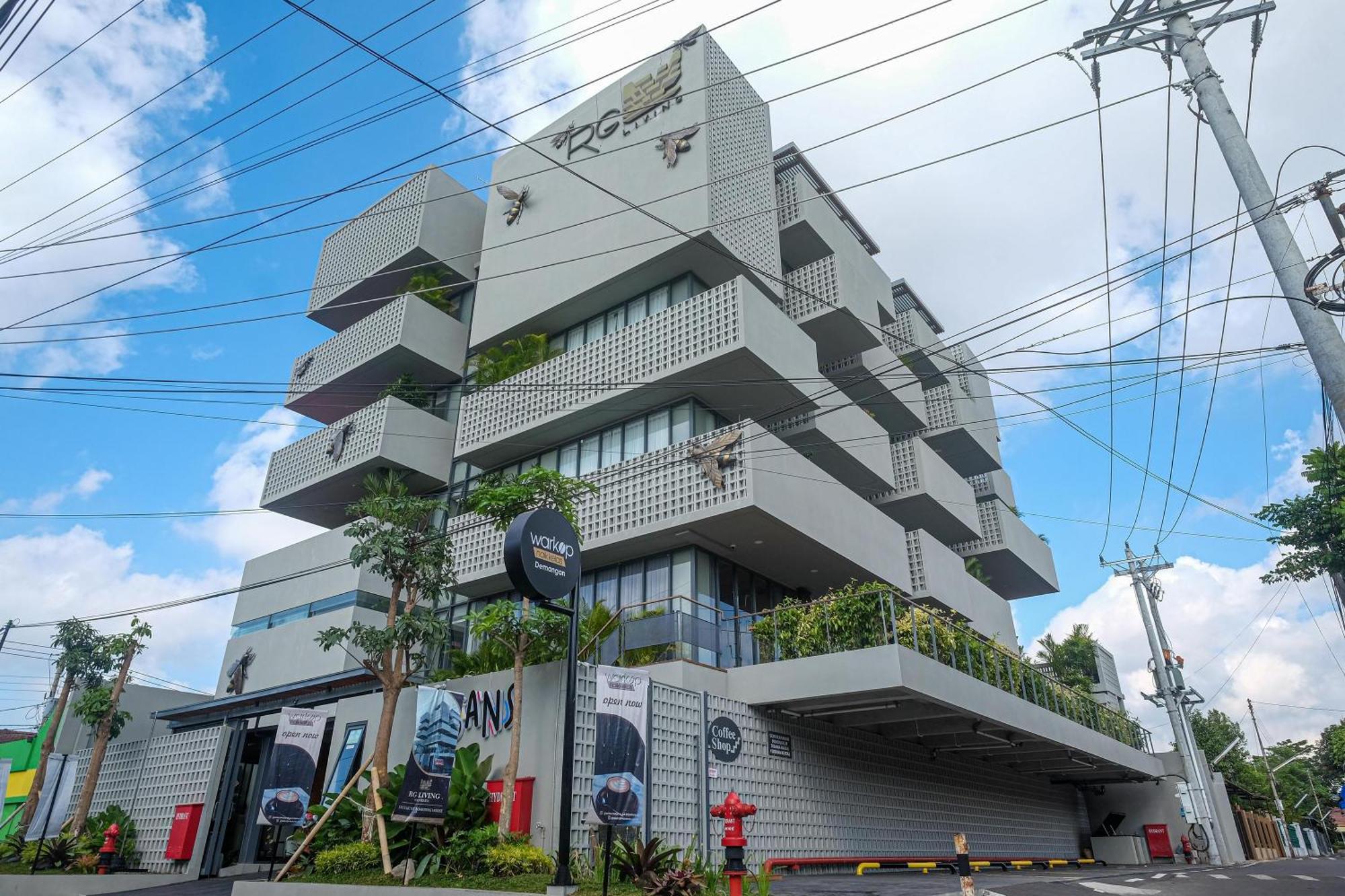 Sans Hotel Rg Living Jogja By Reddoorz Pakualaman 外观 照片