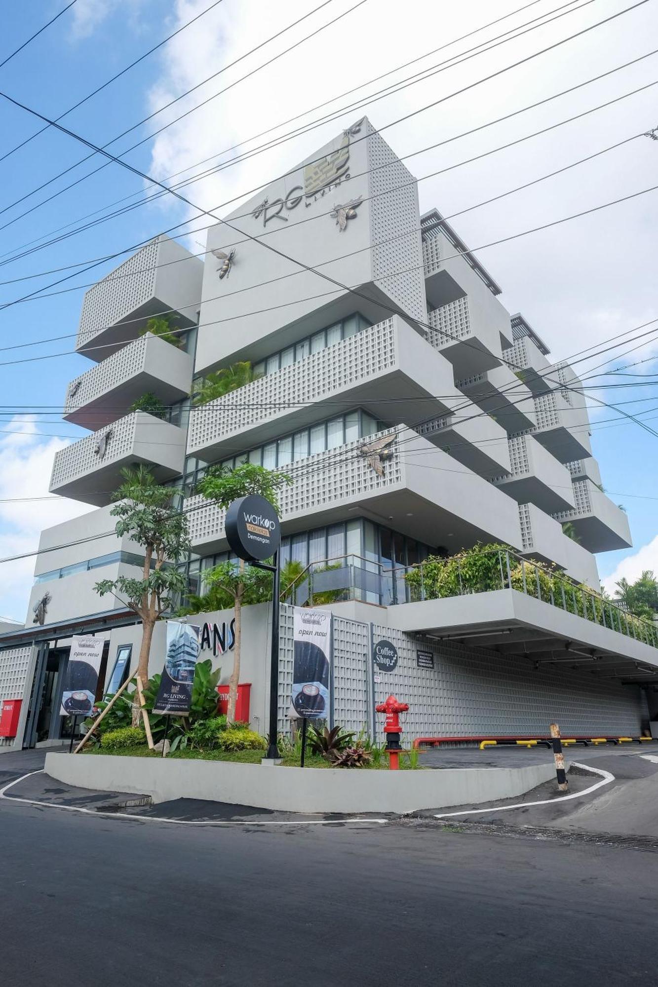 Sans Hotel Rg Living Jogja By Reddoorz Pakualaman 外观 照片