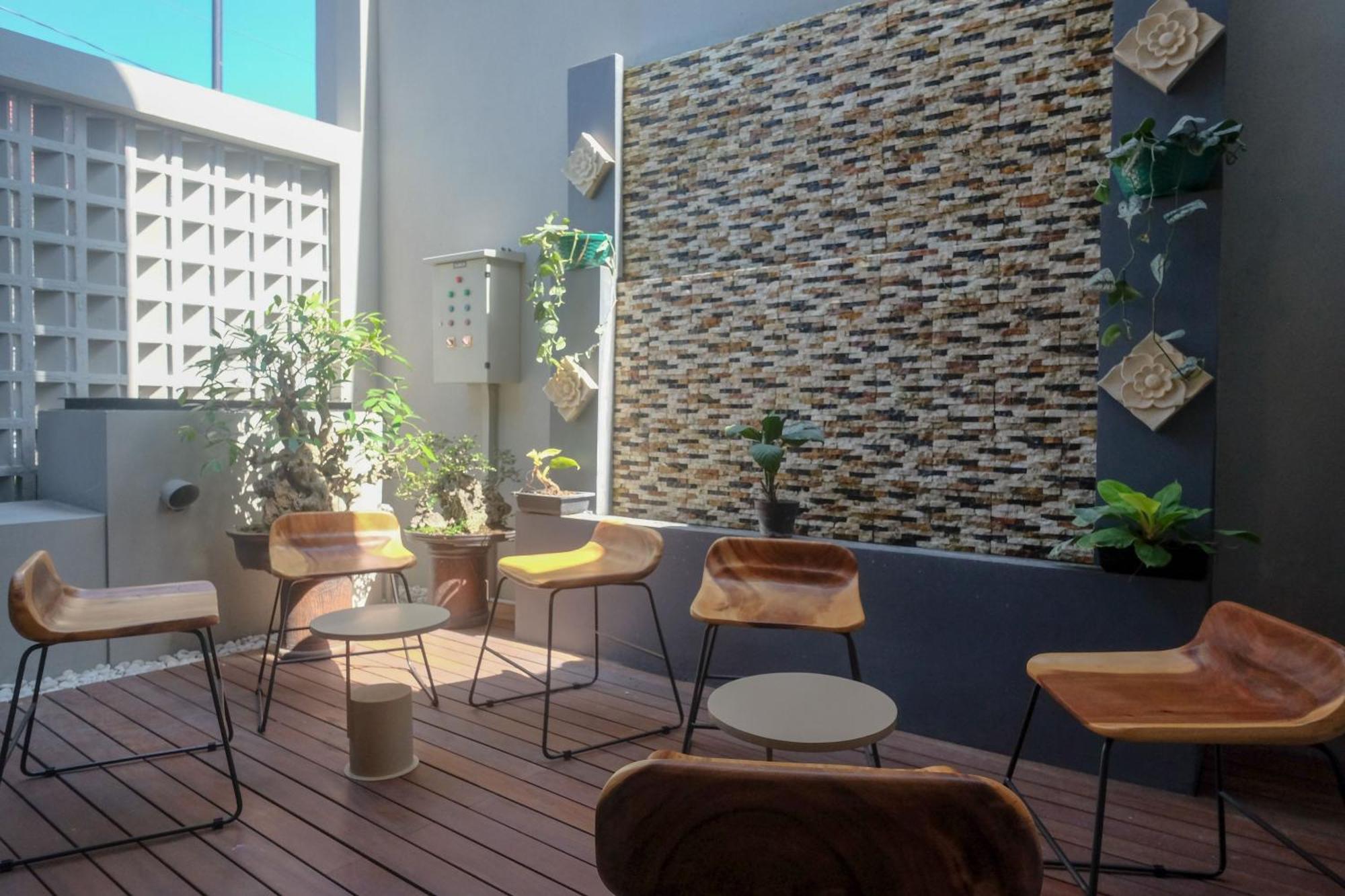 Sans Hotel Rg Living Jogja By Reddoorz Pakualaman 外观 照片