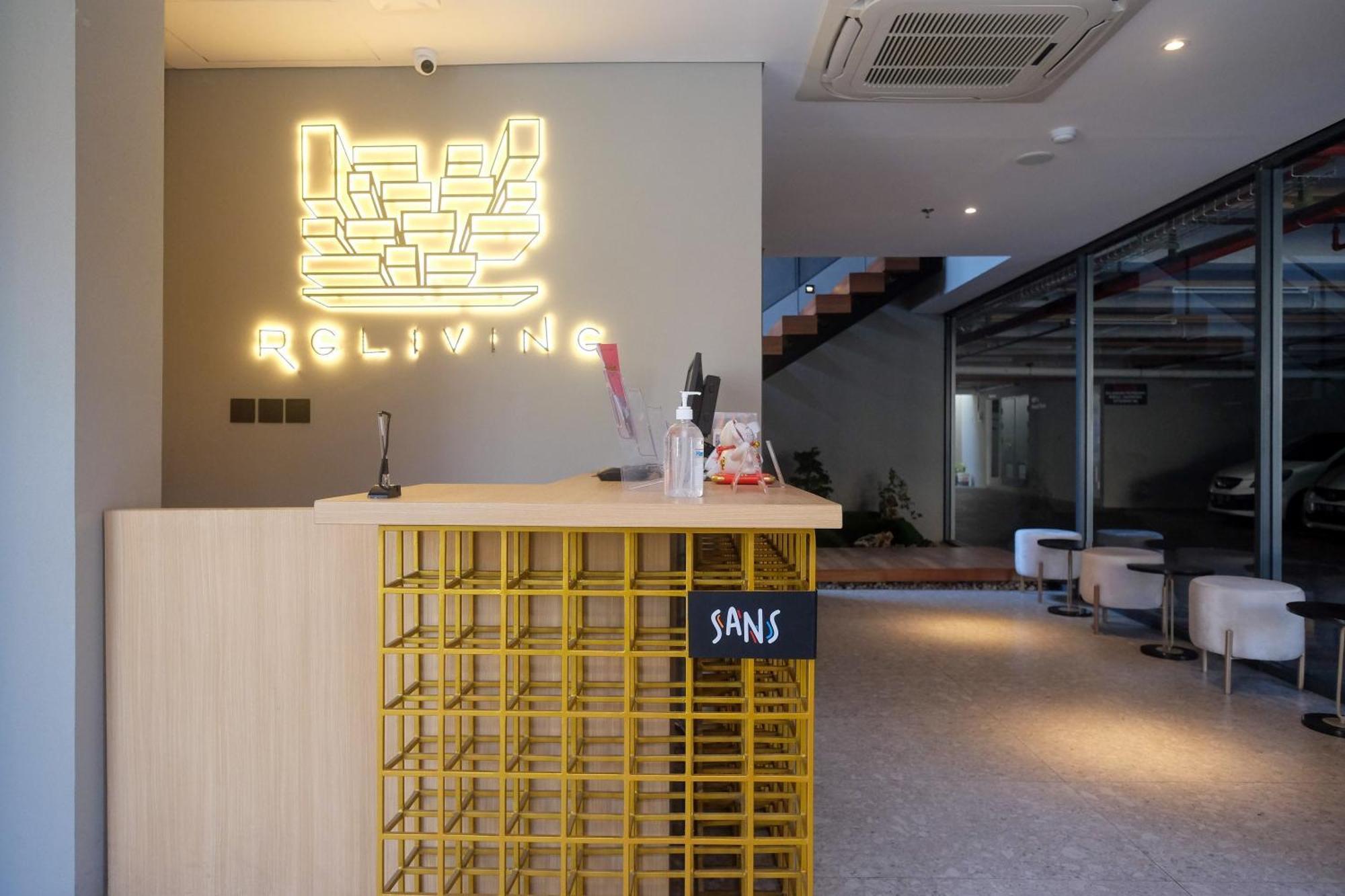 Sans Hotel Rg Living Jogja By Reddoorz Pakualaman 外观 照片
