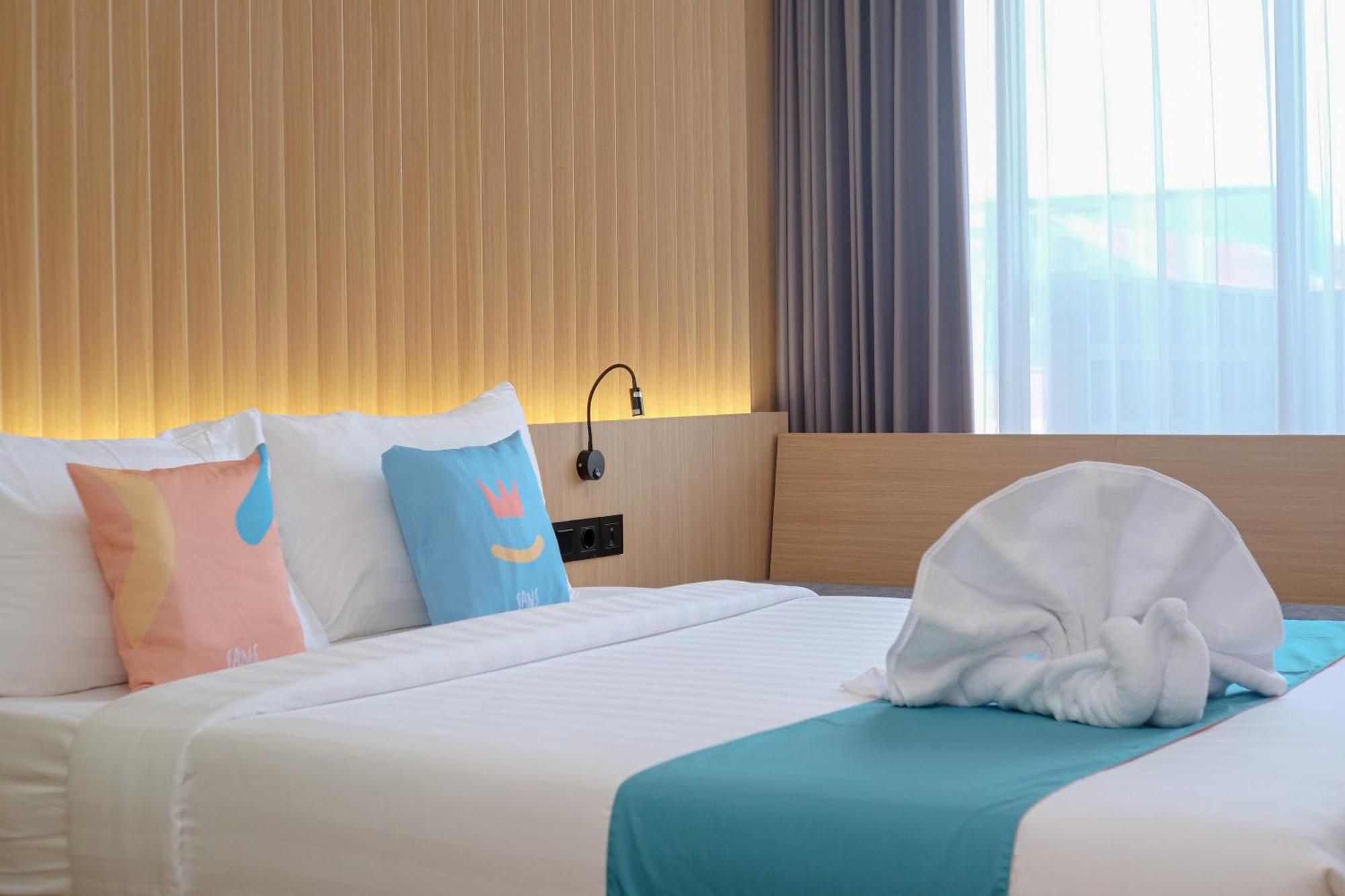 Sans Hotel Rg Living Jogja By Reddoorz Pakualaman 外观 照片