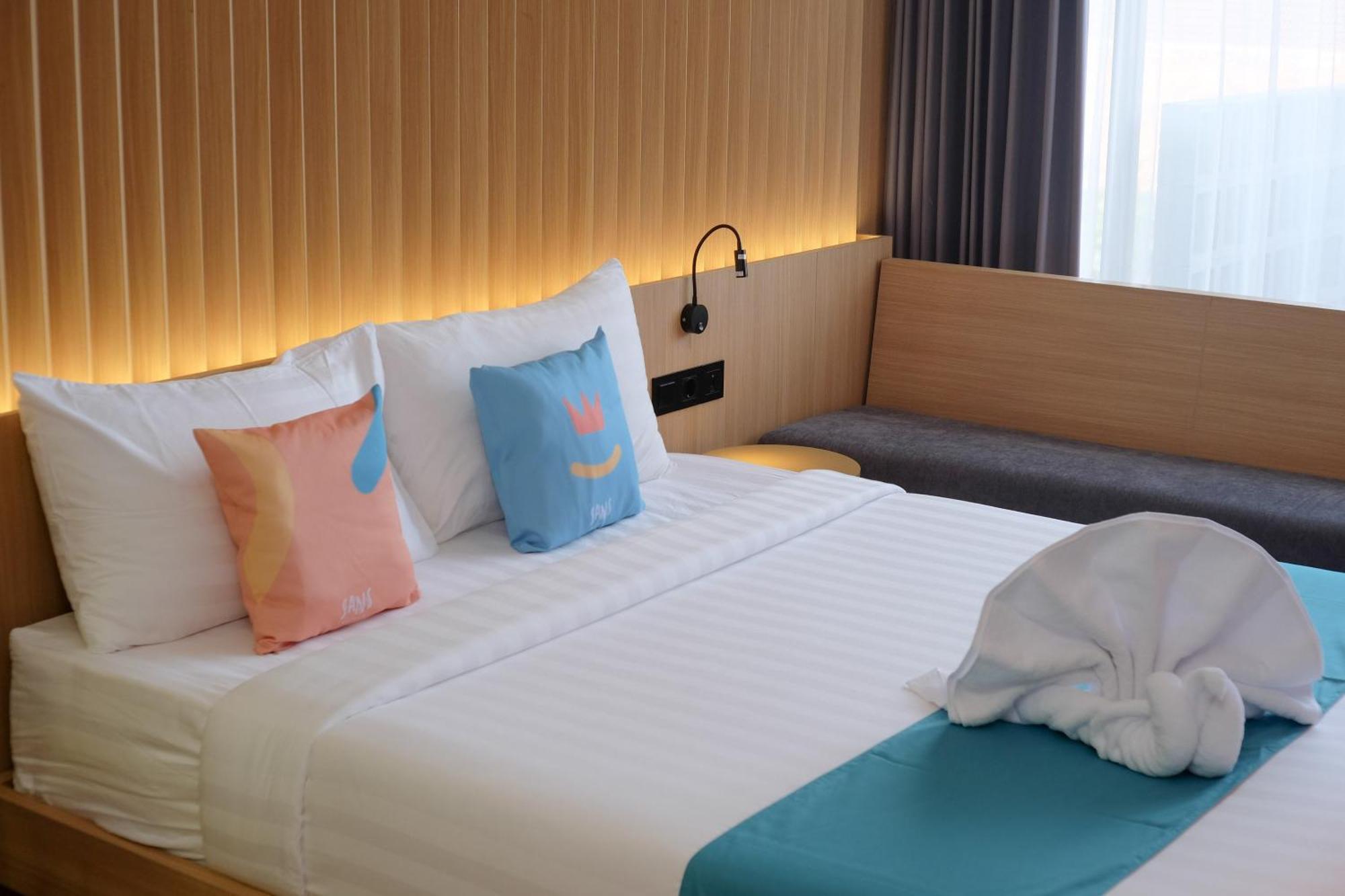 Sans Hotel Rg Living Jogja By Reddoorz Pakualaman 外观 照片
