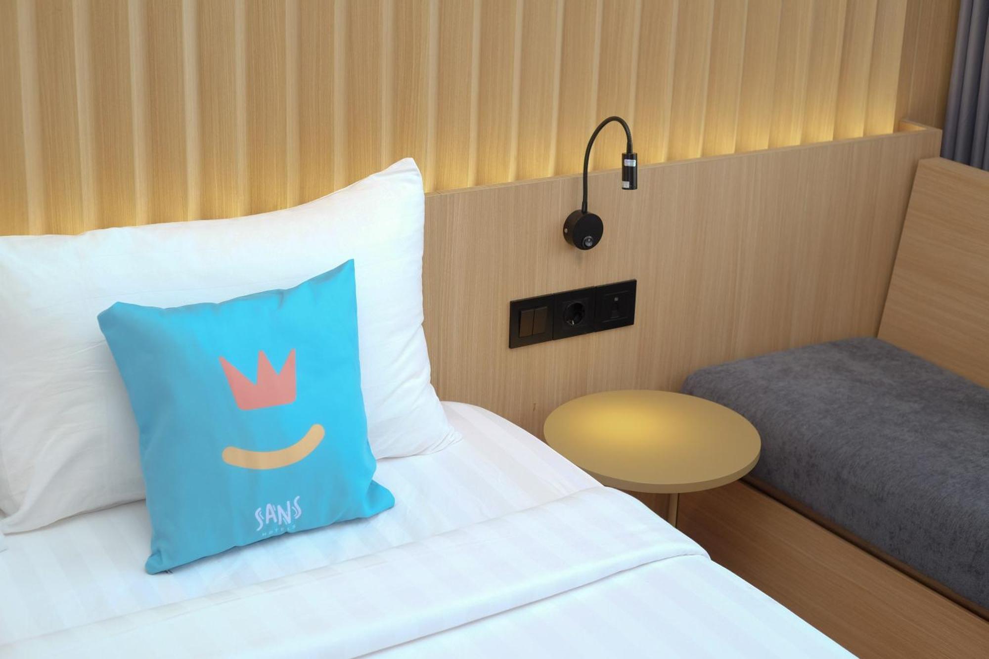 Sans Hotel Rg Living Jogja By Reddoorz Pakualaman 外观 照片