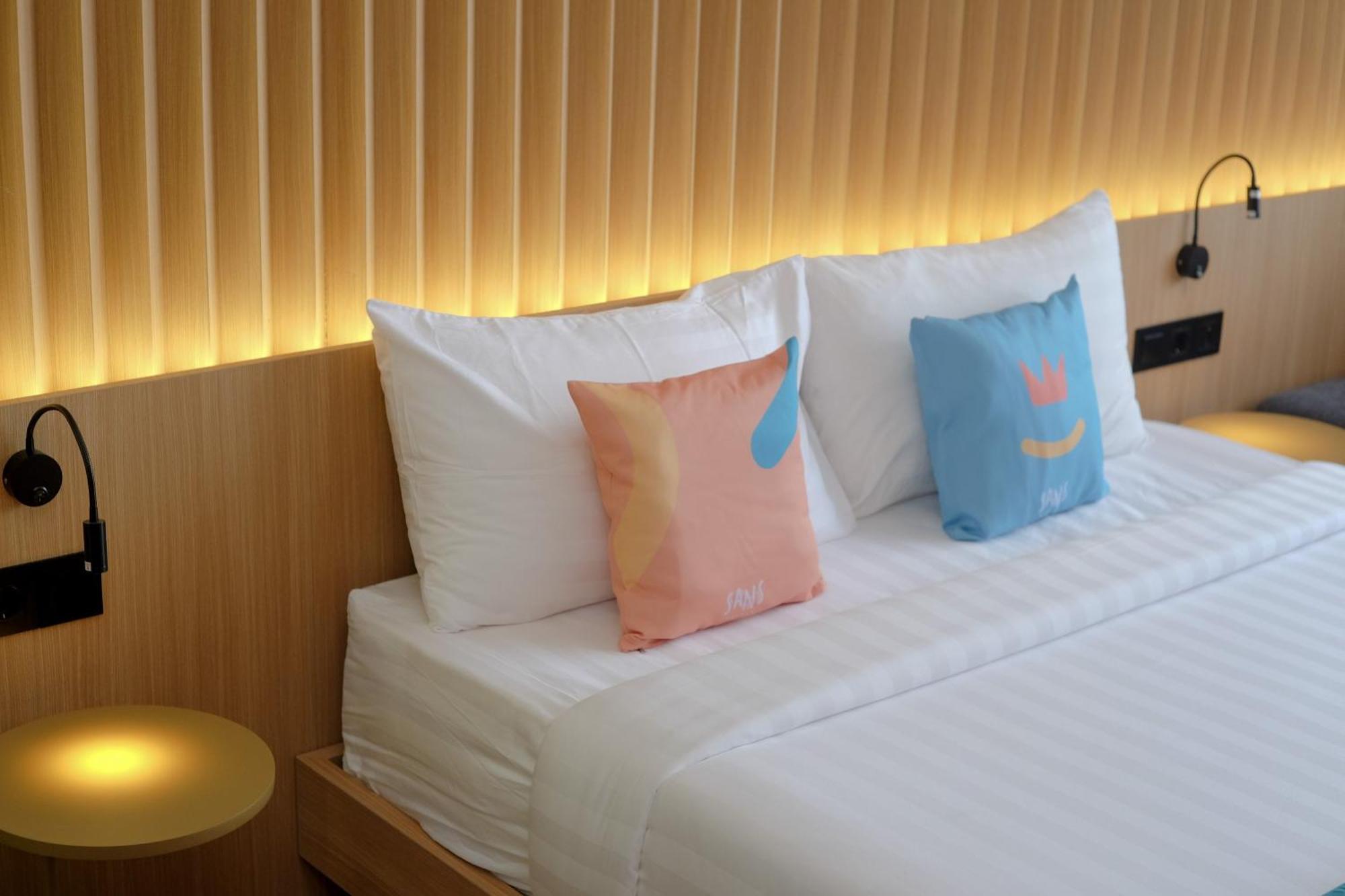 Sans Hotel Rg Living Jogja By Reddoorz Pakualaman 外观 照片