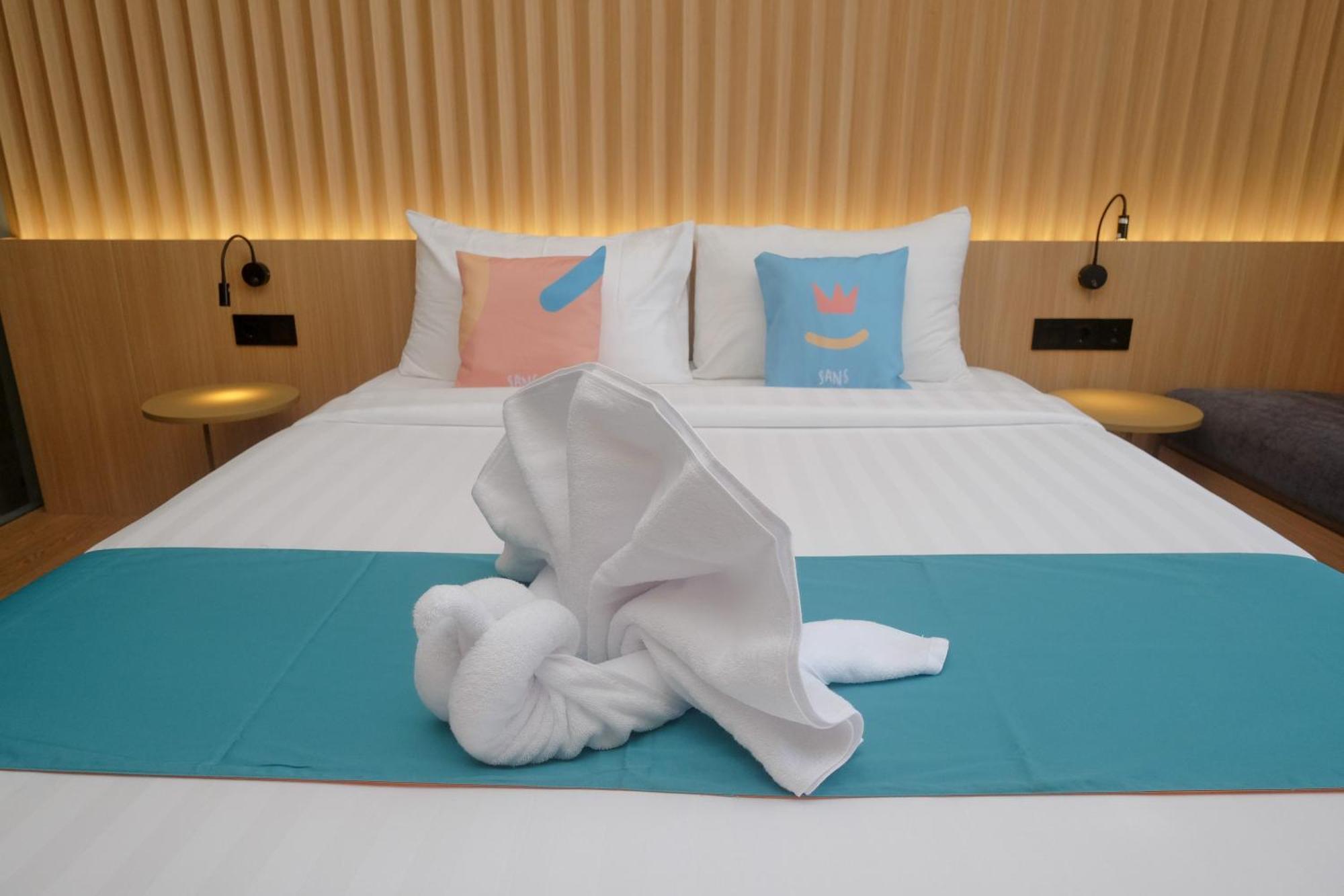 Sans Hotel Rg Living Jogja By Reddoorz Pakualaman 外观 照片