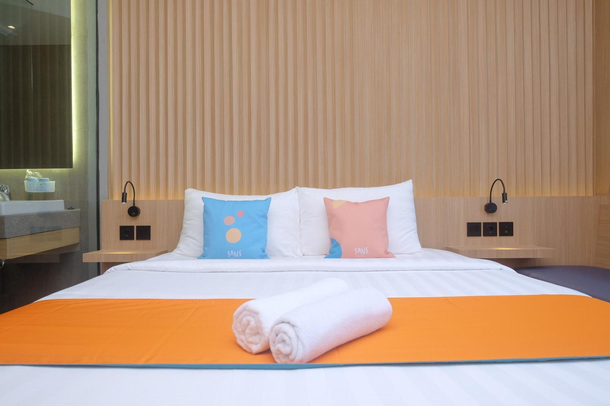 Sans Hotel Rg Living Jogja By Reddoorz Pakualaman 外观 照片