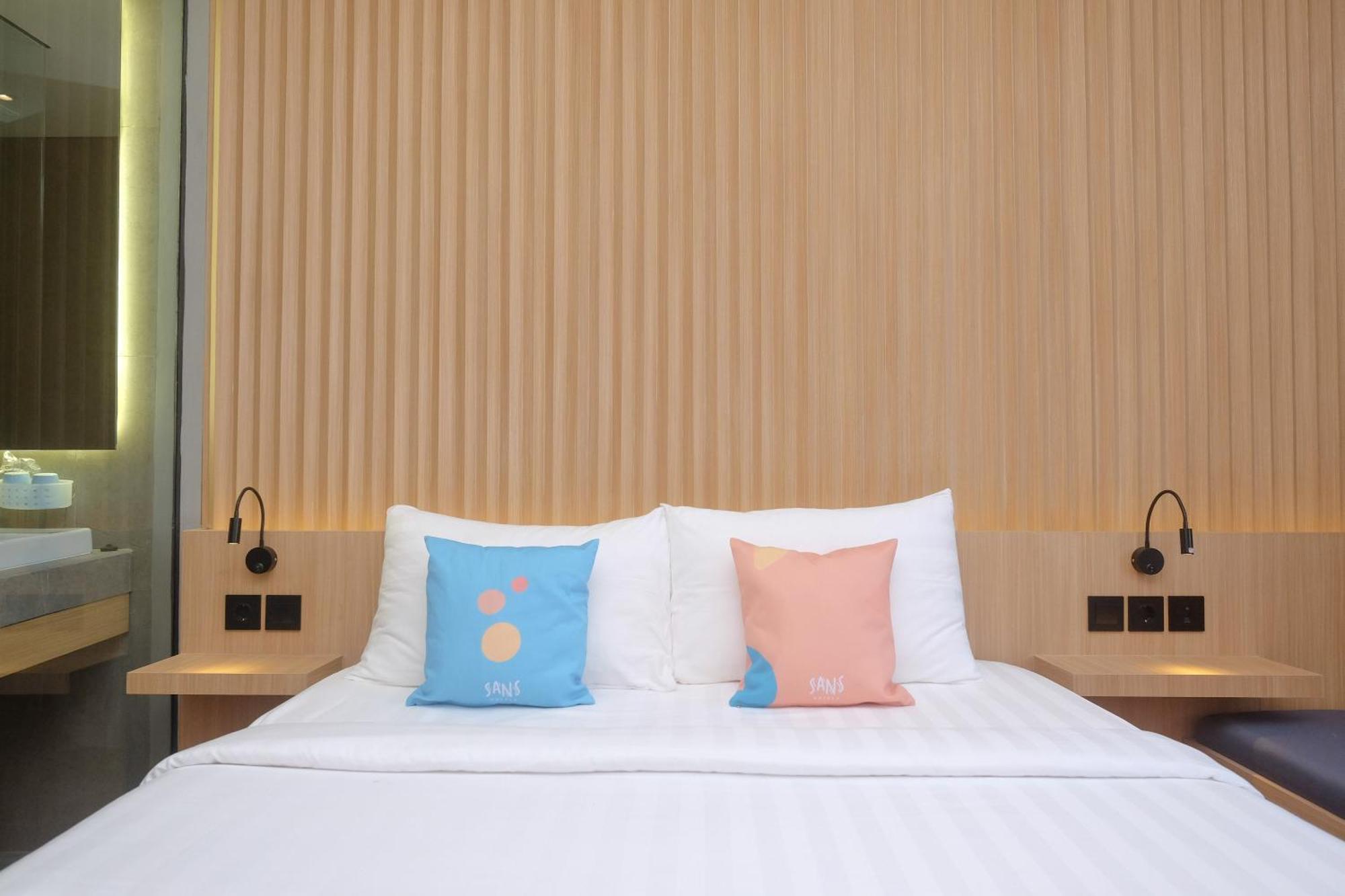 Sans Hotel Rg Living Jogja By Reddoorz Pakualaman 外观 照片